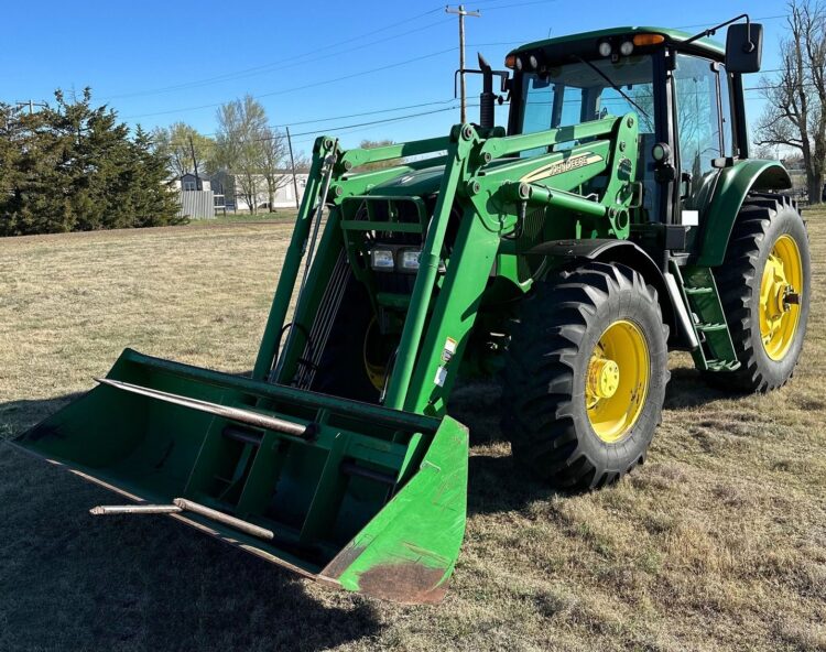 2003 John Deere 7220