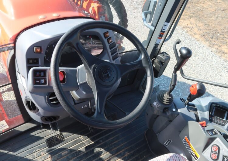 2017 Kubota M6-141 - Image 11