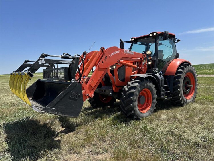 2019 Kubota M7-152 Deluxe - Image 12