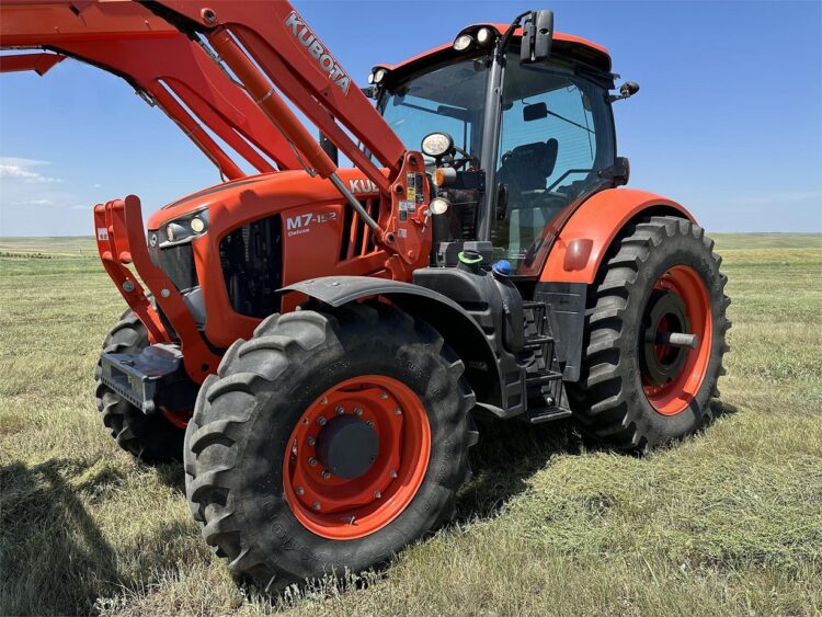 2019 Kubota M7-152 Deluxe - Image 3