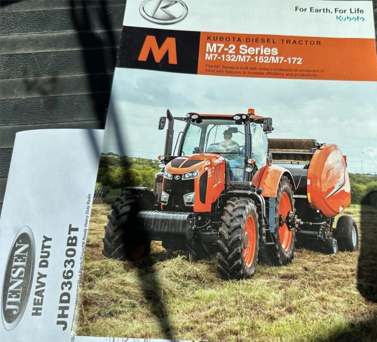 2019 Kubota M7-152 Deluxe - Image 29