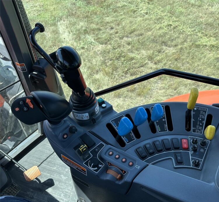 2019 Kubota M7-152 Deluxe - Image 37