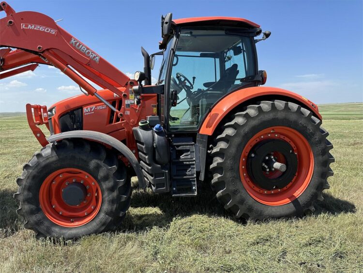 2019 Kubota M7-152 Deluxe - Image 40