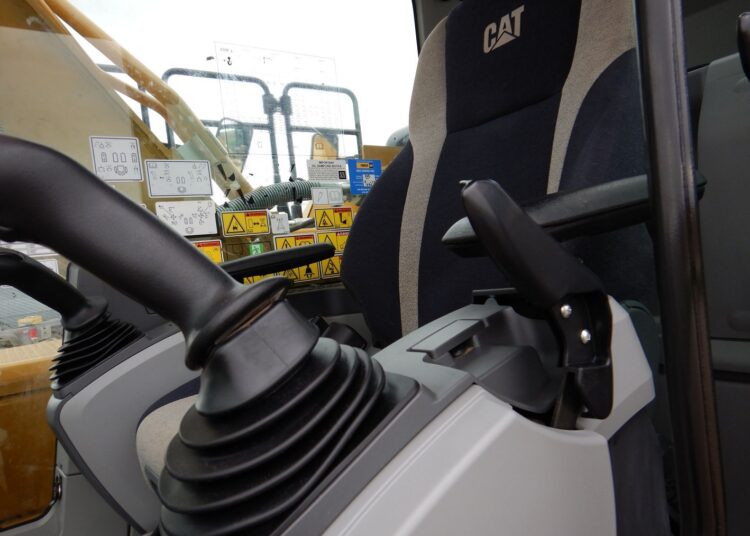 2018 Caterpillar 330FL - Image 86