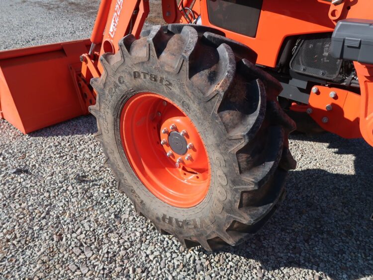 2017 Kubota M6-141 - Image 90